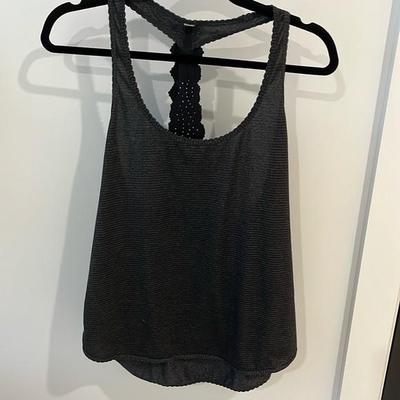 Lululemon tank - Picture 1 of 5